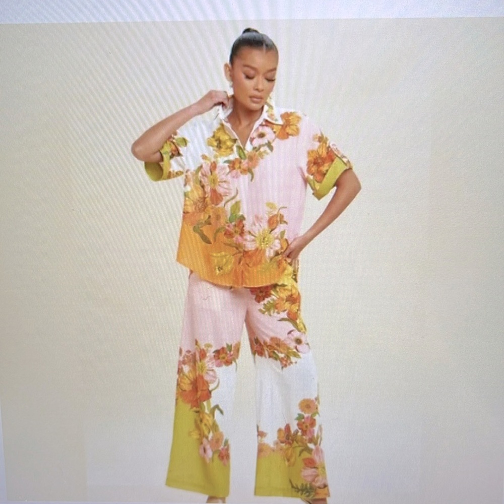Women’s NWT Colorful Floral Wide Leg Drawstring Pants and Matching Top - Picture 1 of 15